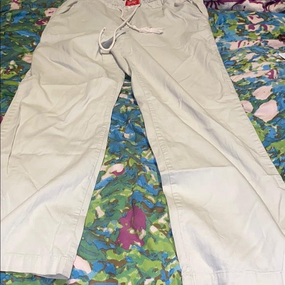Used Esprit khakis w/ adjustable draw strings - Picture 5 of 5